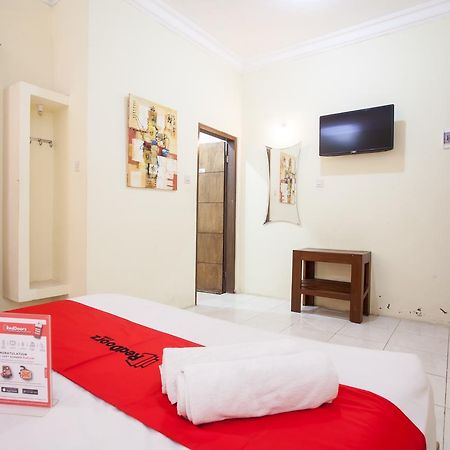 Reddoorz Near Marvel City Mall Wonocolo Екстер'єр фото