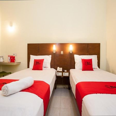 Reddoorz Near Marvel City Mall Wonocolo Екстер'єр фото