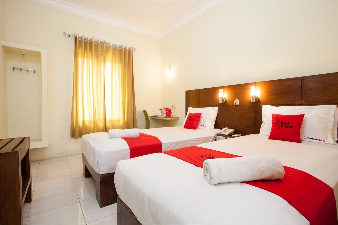 Reddoorz Near Marvel City Mall Wonocolo Екстер'єр фото