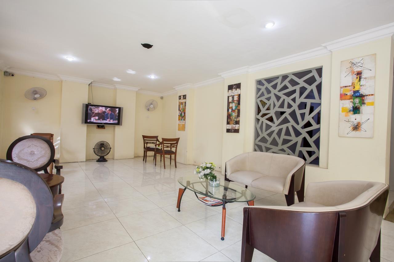 Reddoorz Near Marvel City Mall Wonocolo Екстер'єр фото