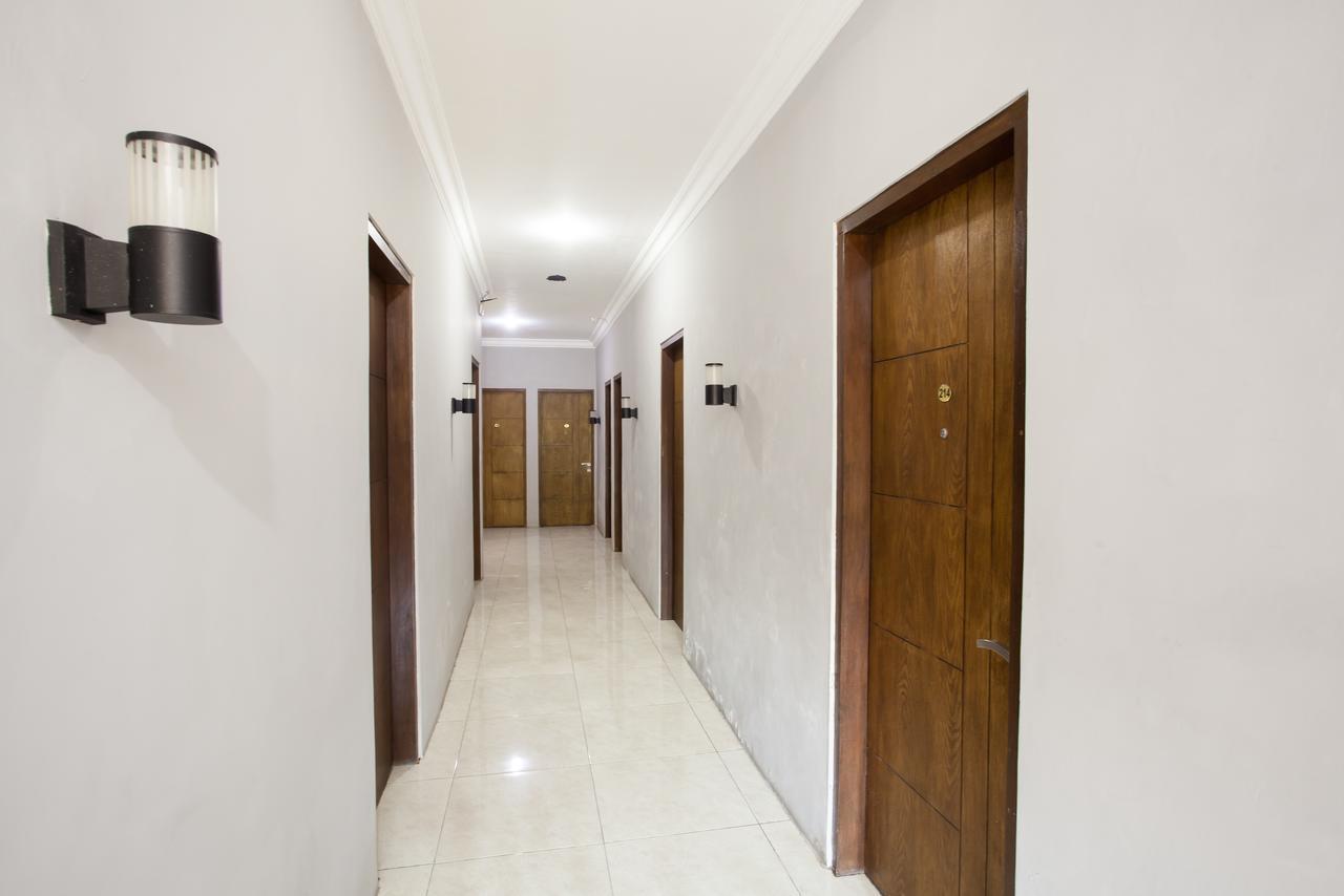 Reddoorz Near Marvel City Mall Wonocolo Екстер'єр фото