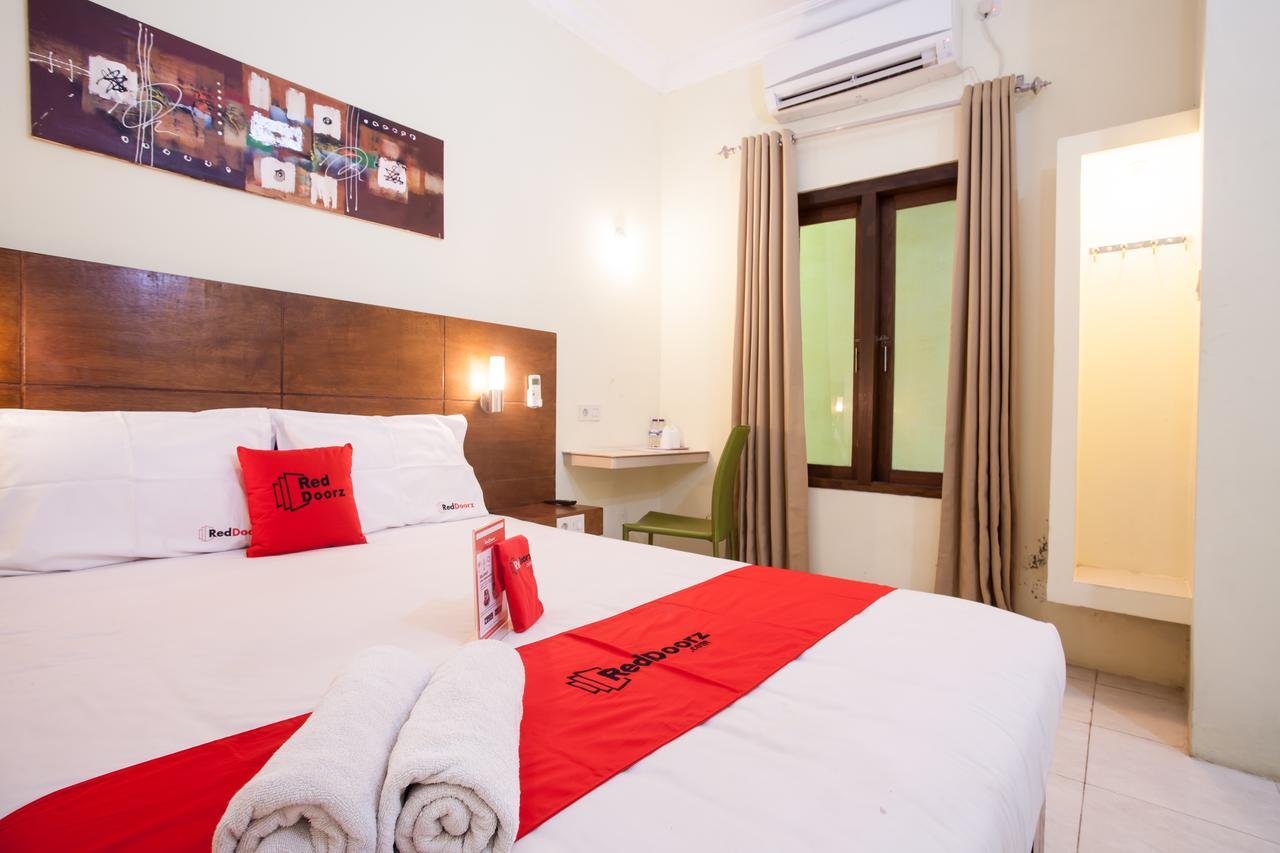 Reddoorz Near Marvel City Mall Wonocolo Екстер'єр фото