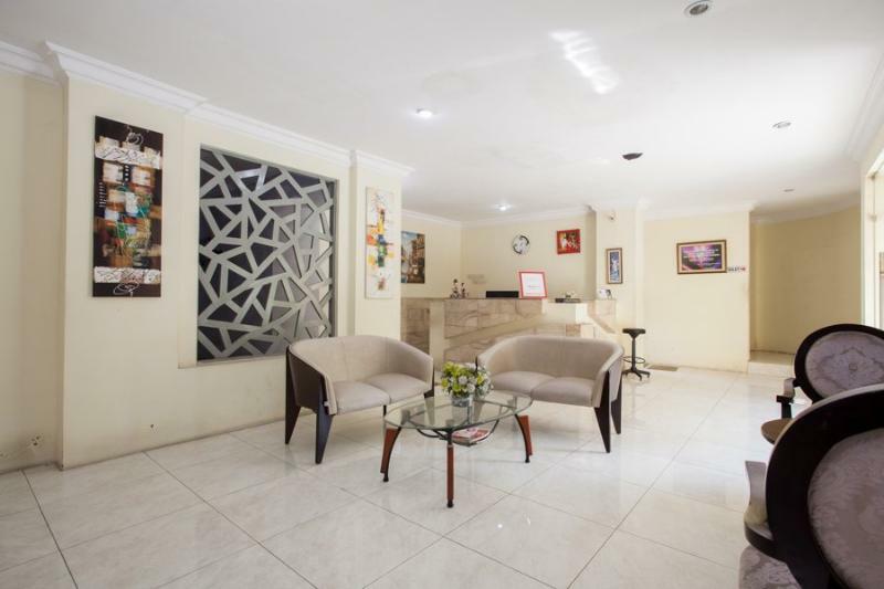 Reddoorz Near Marvel City Mall Wonocolo Екстер'єр фото